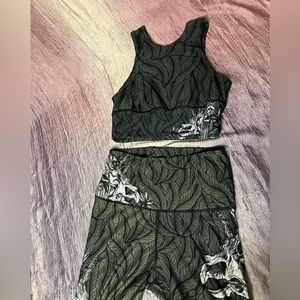 Yoga Democracy *set* sports bra and crop legging